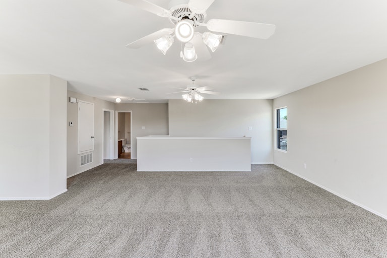 Photo 18 of 27 - 8414 River Bluffs Dr, Arlington, TX 76002