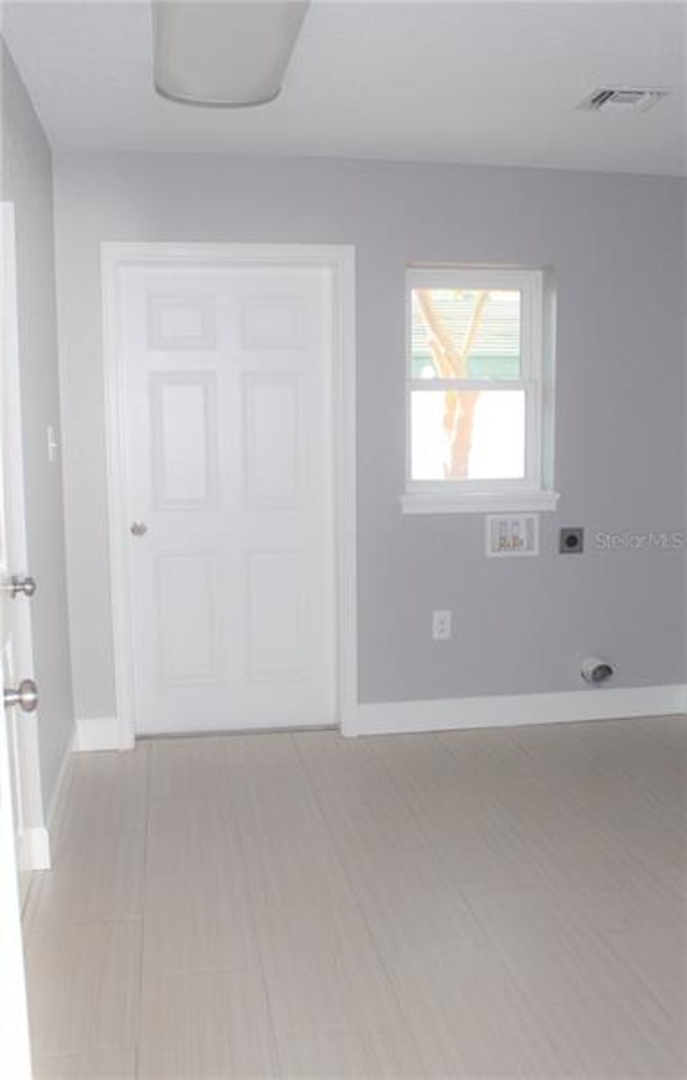 Photo 13 of 24 - 2734 21st St NW, Winter Haven, FL 33881