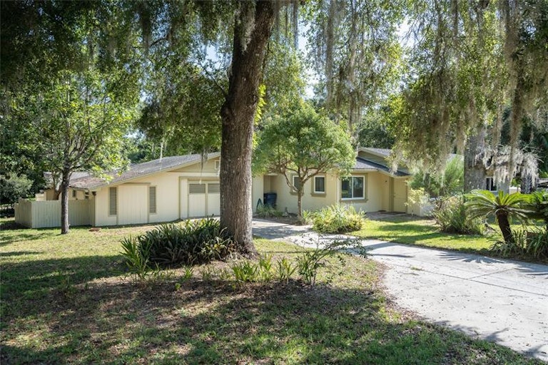 Photo 1 of 30 - 441 E Minnesota Ave, Orange City, FL 32763