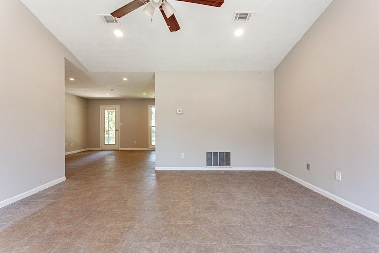Photo 11 of 26 - 11673 Matthews Trl, Hampton, GA 30228