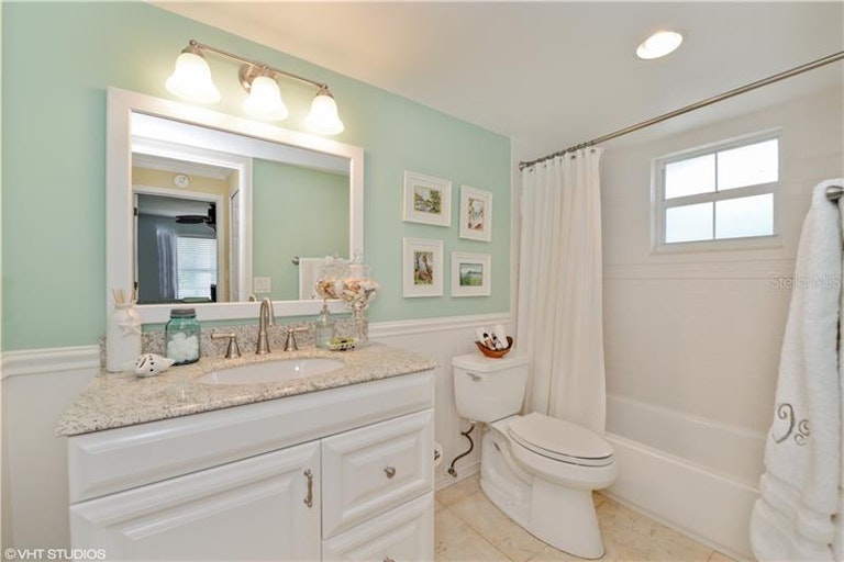 Photo 13 of 16 - 6332 Tanglewood Dr NE, Saint Petersburg, FL 33702