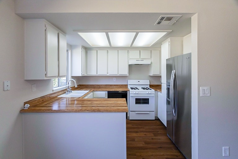 Photo 4 of 23 - 717 Walnut Dr, Lake Elsinore, CA 92530
