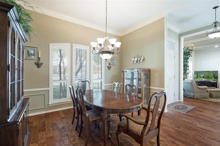 Photo 9 of 40 - 7336 Williamswood Dr, Dallas, TX 75252