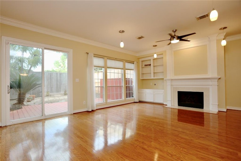 Photo 8 of 26 - 1318 Castle Ct, Houston, TX 77006