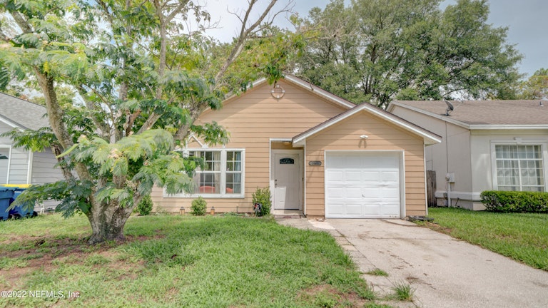 Photo 1 of 14 - 3641 Caroline Vale Blvd, Jacksonville, FL 32277
