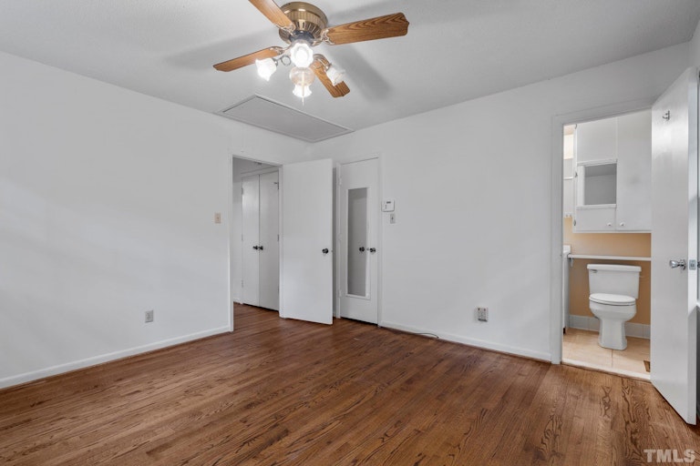 Photo 14 of 38 - 408 Chadwick Dr, Raleigh, NC 27609