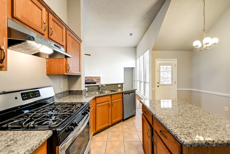Photo 2 of 28 - 2705 Granite Ave, Sachse, TX 75048