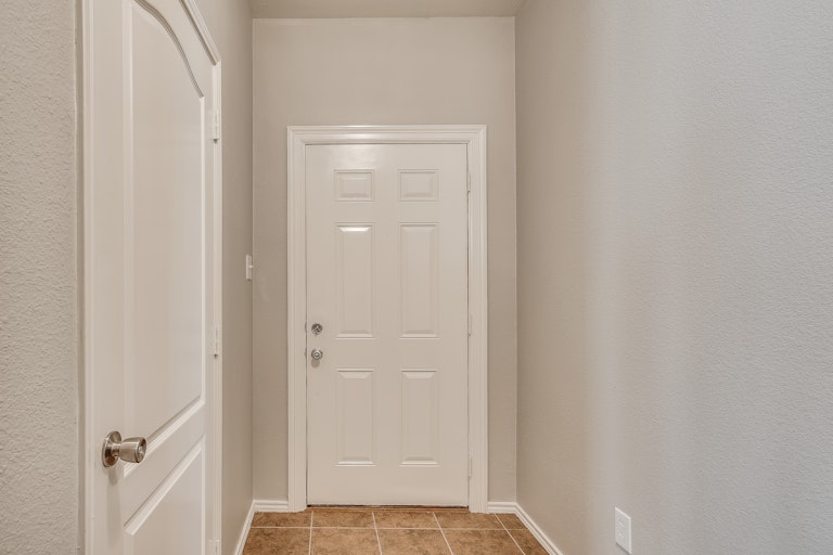 Photo 6 of 24 - 409 Twin Knoll Dr, McKinney, TX 75071