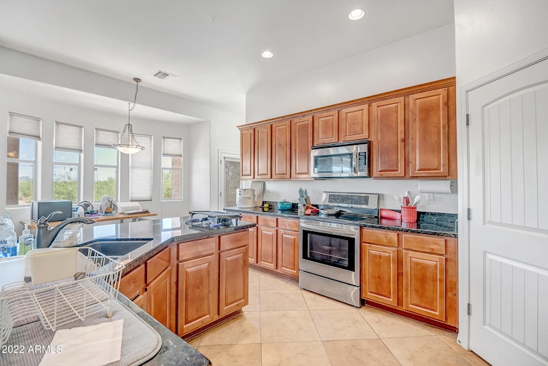 Photo 8 of 21 - 25409 W Madre Del Oro Dr, Wittmann, AZ 85361