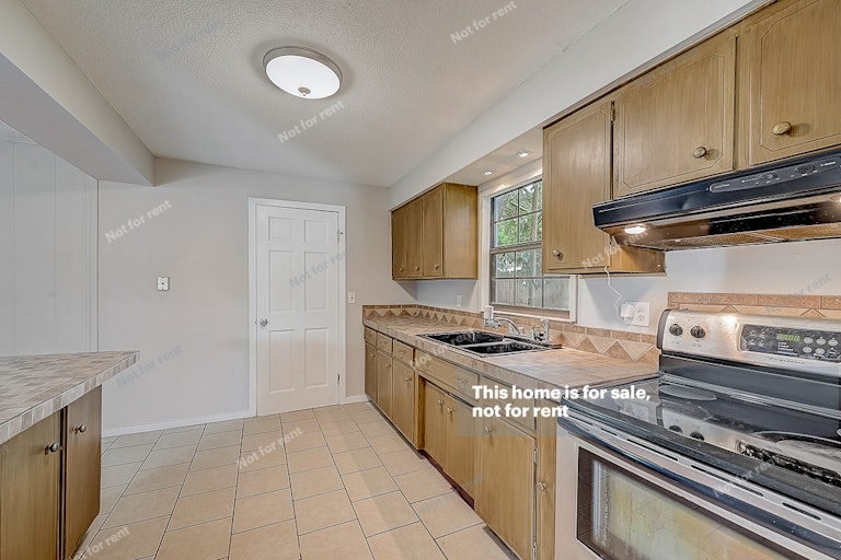 Photo 20 of 44 - 574 Valbon St, Orange Park, FL 32073