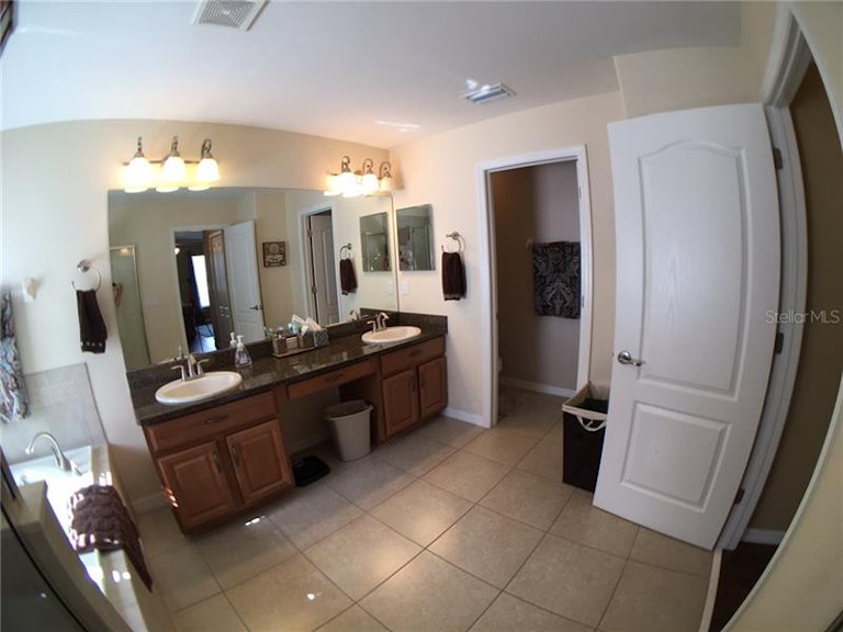 Photo 4 of 21 - 231 Kendal Way, Davenport, FL 33837