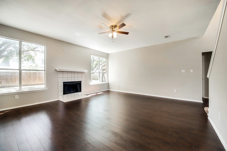 Photo 13 of 27 - 8401 Rain Forest Ln, Fort Worth, TX 76123