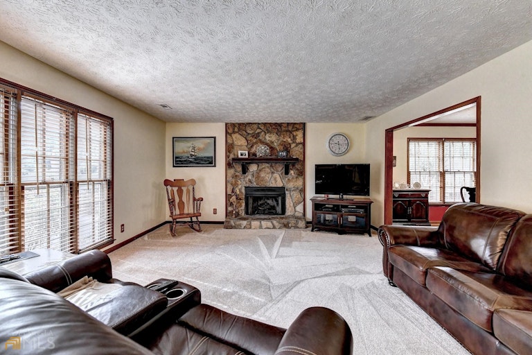 Photo 5 of 47 - 658 Shiloh Ct, Lawrenceville, GA 30044