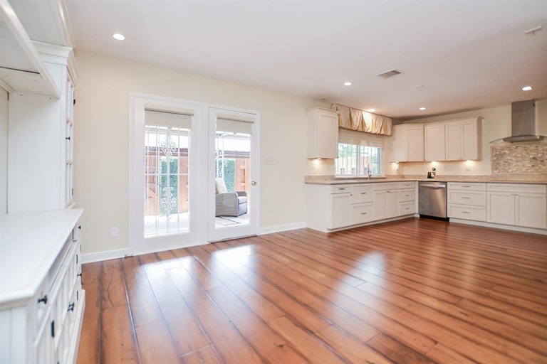 Photo 17 of 48 - 2361 Triway Ln #219, Houston, TX 77043