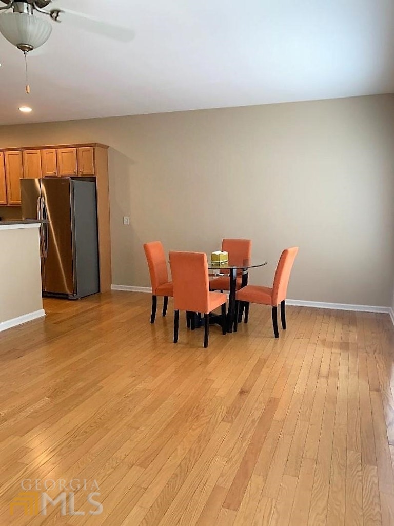 Photo 13 of 48 - 2467 Suwanee Pointe Dr, Lawrenceville, GA 30043