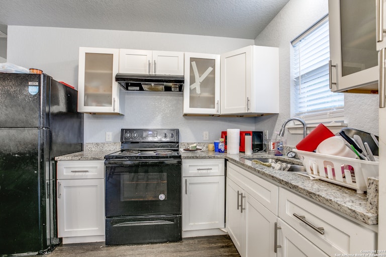 Photo 15 of 21 - 451 Ferris Ave, San Antonio, TX 78220