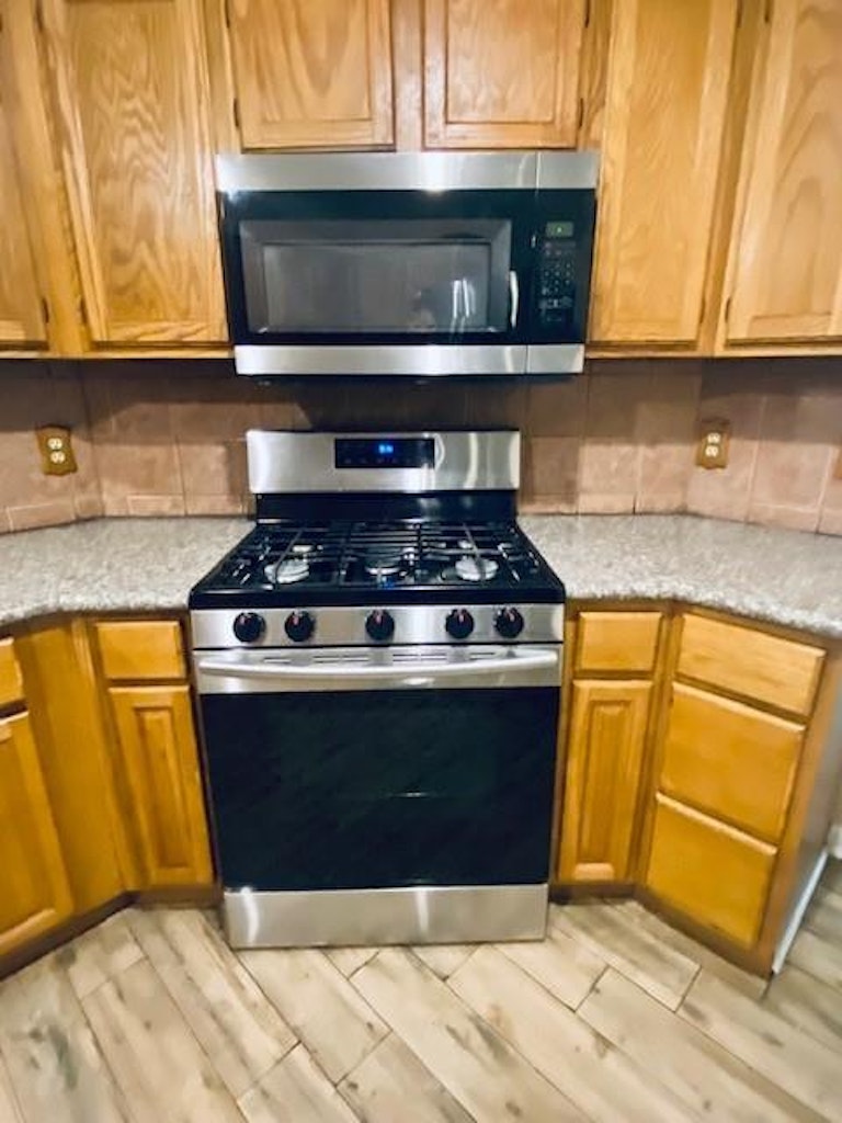 Photo 13 of 36 - 6126 Nancet Dr, Houston, TX 77041