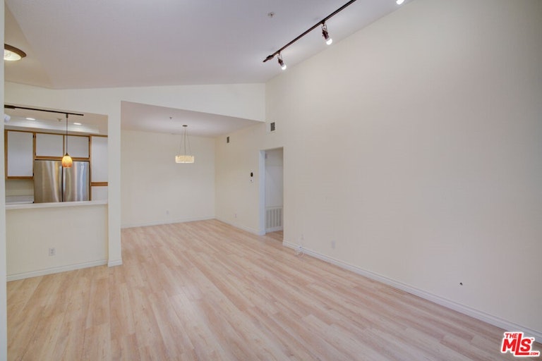 Photo 5 of 23 - 211 Gallery Way, Tustin, CA 92782