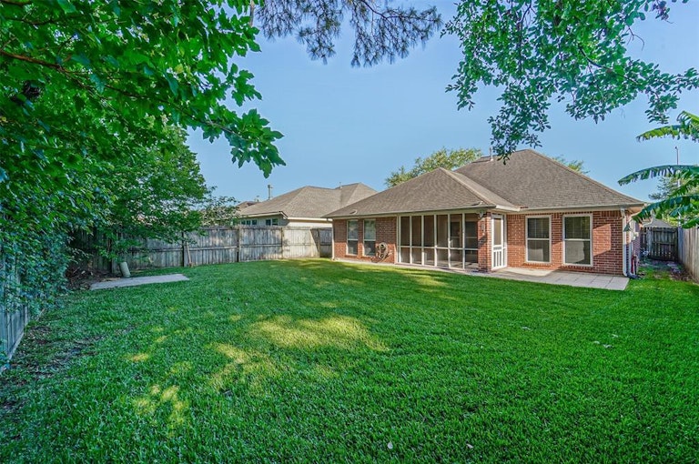 Photo 18 of 19 - 5023 Misty Ln, Pasadena, TX 77505