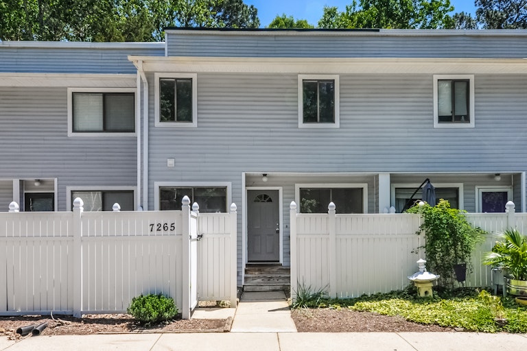 Photo 1 of 25 - 7265 Sandy Creek Dr, Raleigh, NC 27615