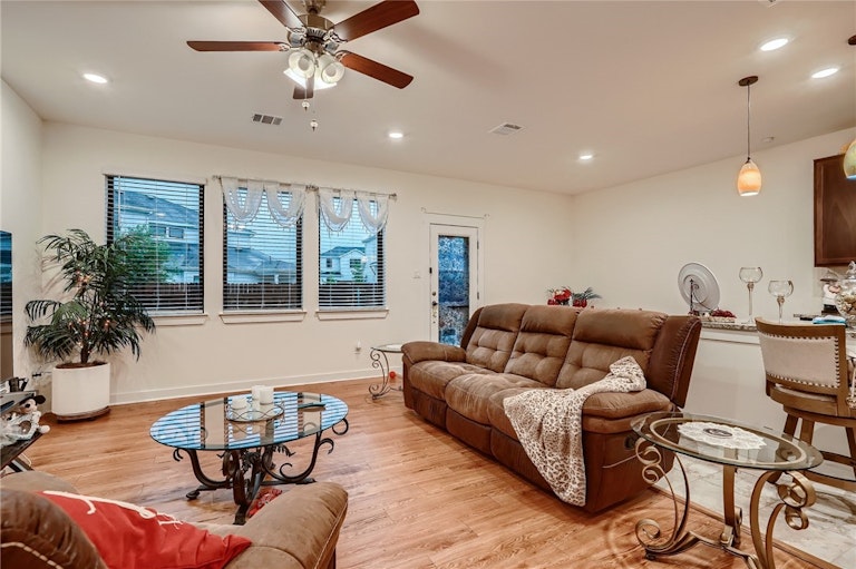Photo 6 of 30 - 252 Fieldwood Dr Unit C, Buda, TX 78610