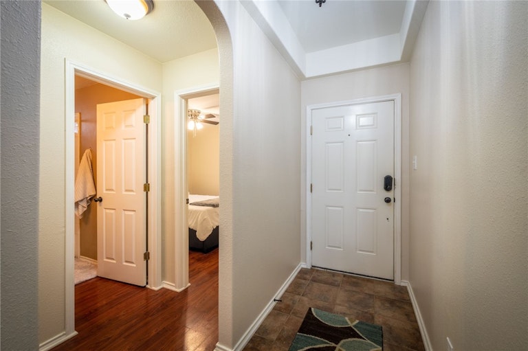 Photo 9 of 40 - 376 Solitaire Path, New Braunfels, TX 78130