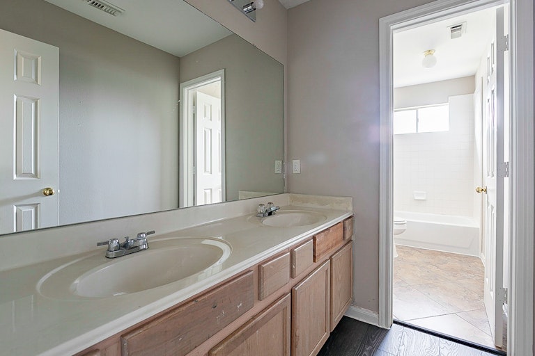 Photo 25 of 30 - 1134 Park Breeze Ct, Fresno, TX 77545