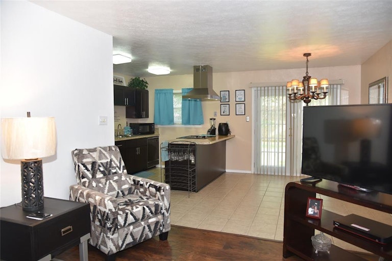 Photo 14 of 19 - 3821 Bridalwreath Dr, Fort Worth, TX 76133