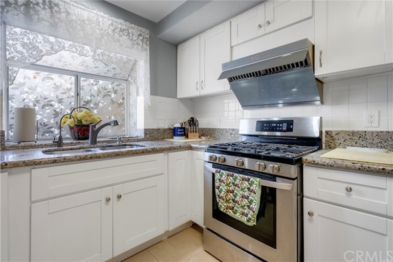 Photo 15 of 40 - 12961 Raenette Way, Moreno Valley, CA 92553