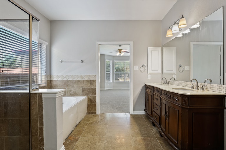 Photo 18 of 36 - 304 Granite Falls Dr, Keller, TX 76248