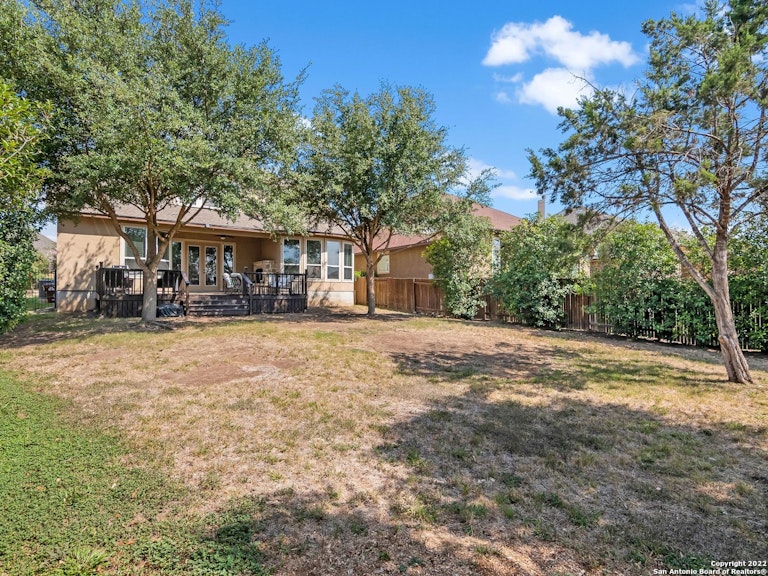 Photo 33 of 38 - 9747 Helotes Hl, Helotes, TX 78023