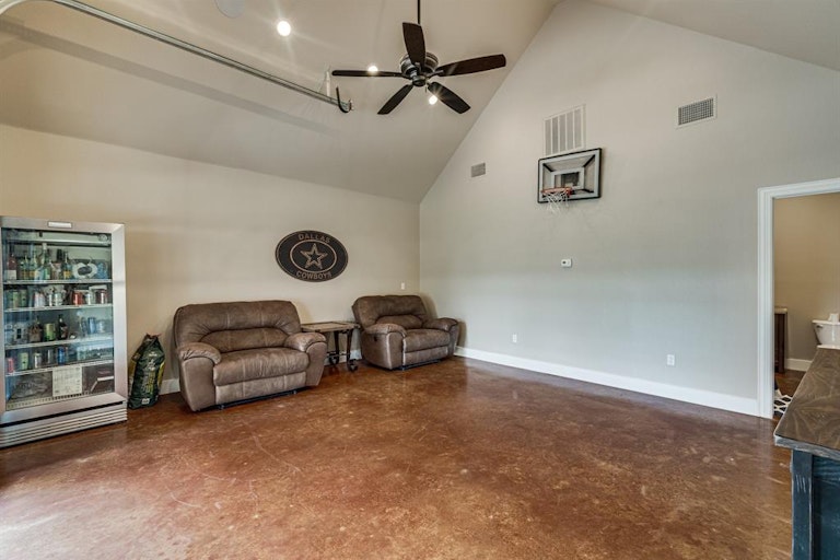 Photo 24 of 39 - 3911 Shiloh Trl, Midlothian, TX 76065