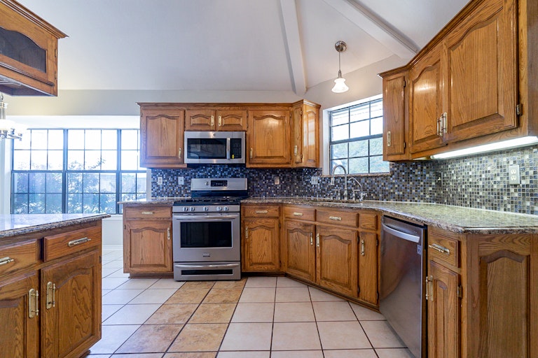Photo 8 of 36 - 1721 Knob Hill Dr, Garland, TX 75043