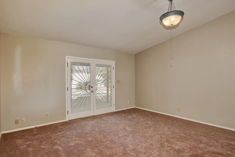Photo 8 of 27 - 10720 E Becker Ln, Scottsdale, AZ 85259