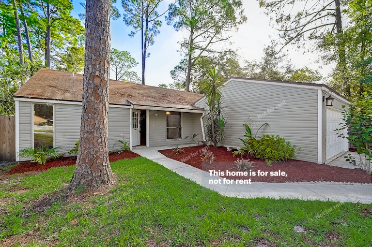 Photo 1 of 30 - 4251 Queensway Dr, Jacksonville, FL 32257