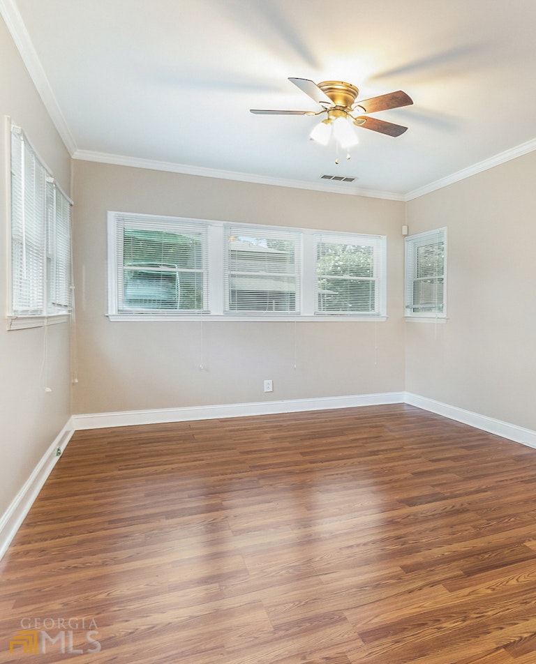 Photo 15 of 23 - 1028 Oakview Rd, Decatur, GA 30030