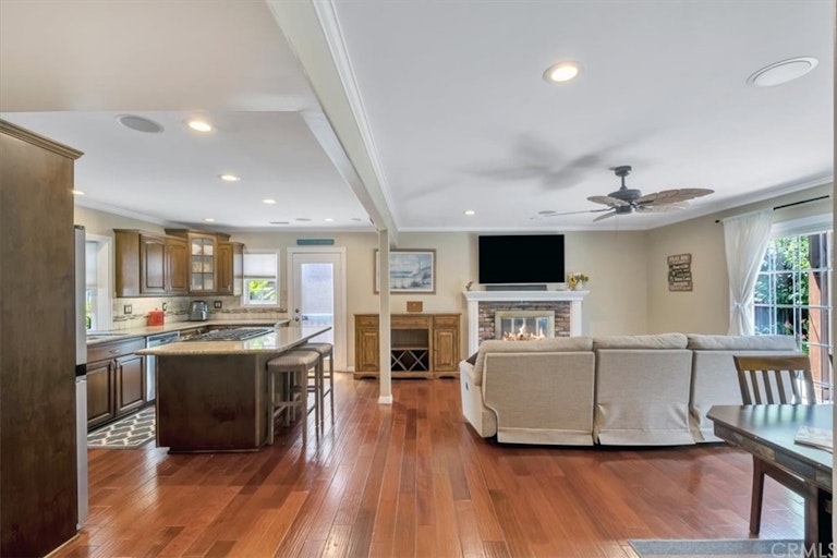 Photo 8 of 28 - 8301 Friesland Dr, Huntington Beach, CA 92647