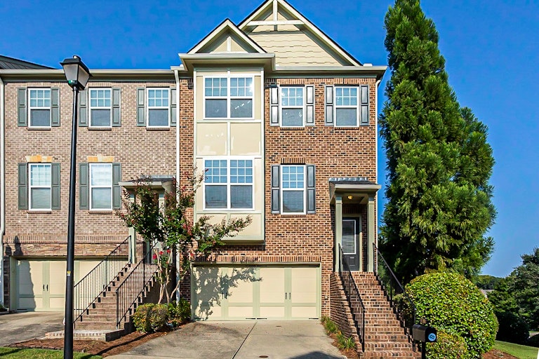 Photo 1 of 34 - 3712 Lambert Ln NE, Brookhaven, GA 30319