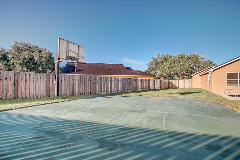Photo 31 of 33 - 22 Moor Green Ct, Ocoee, FL 34761