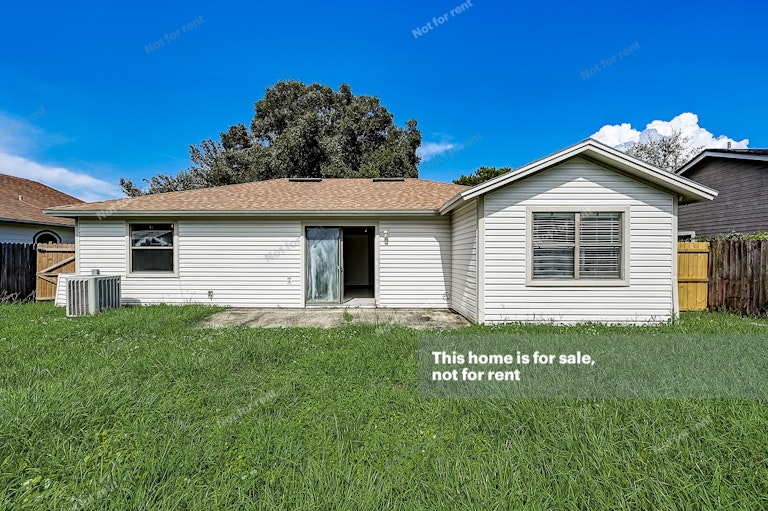 Photo 14 of 32 - 8460 Rockridge Dr, Jacksonville, FL 32244