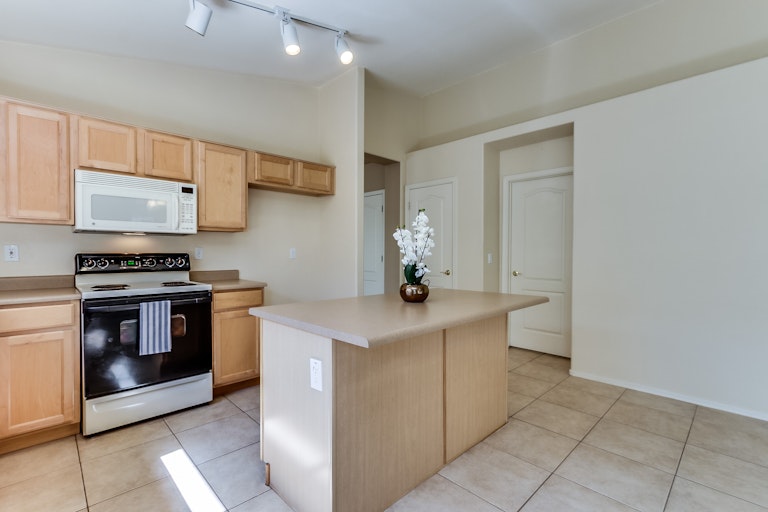 Photo 10 of 39 - 6823 W Bronco Trl, Peoria, AZ 85383