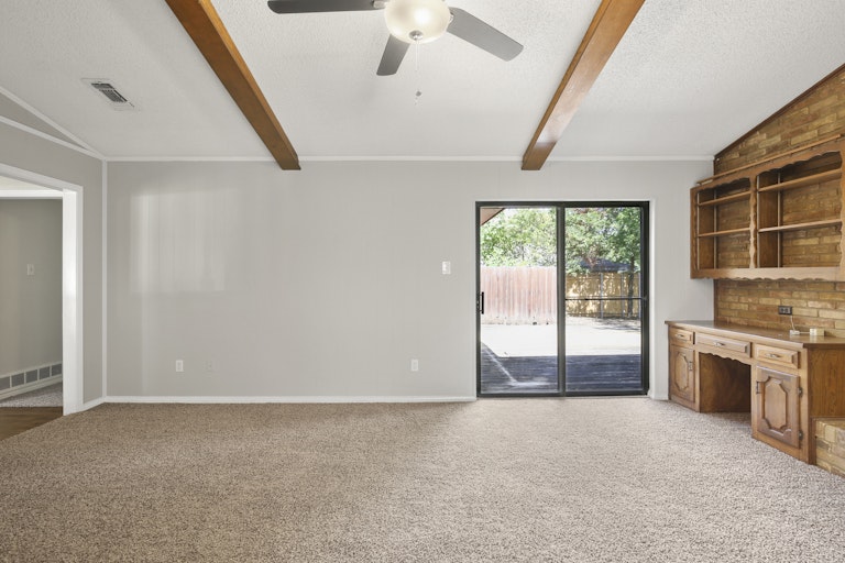 Photo 9 of 26 - 142 Bailey Dr, Desoto, TX 75115