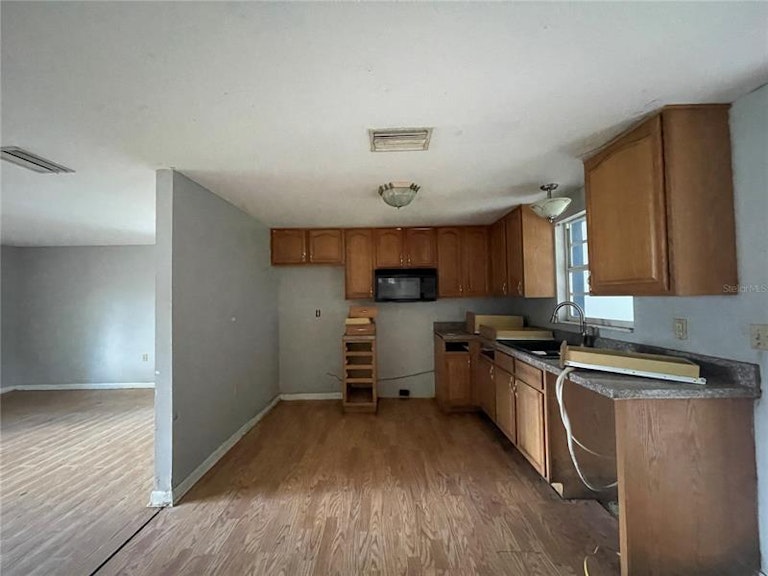 Photo 7 of 22 - 40018 Proud Mockingbird Rd, Zephyrhills, FL 33540