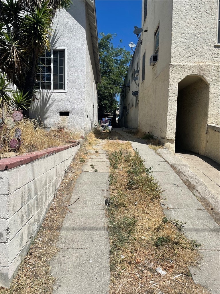 Photo 31 of 31 - 5415 Ash St, Los Angeles, CA 90042