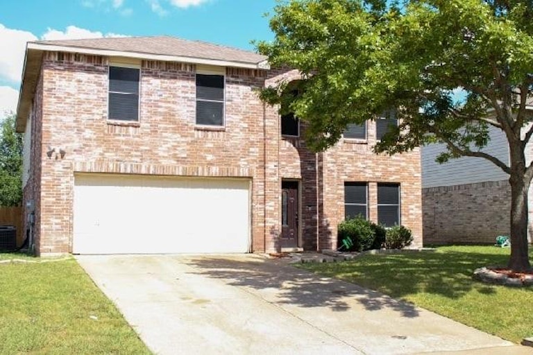 Photo 5 of 33 - 4220 Boxwood Dr, Balch Springs, TX 75180