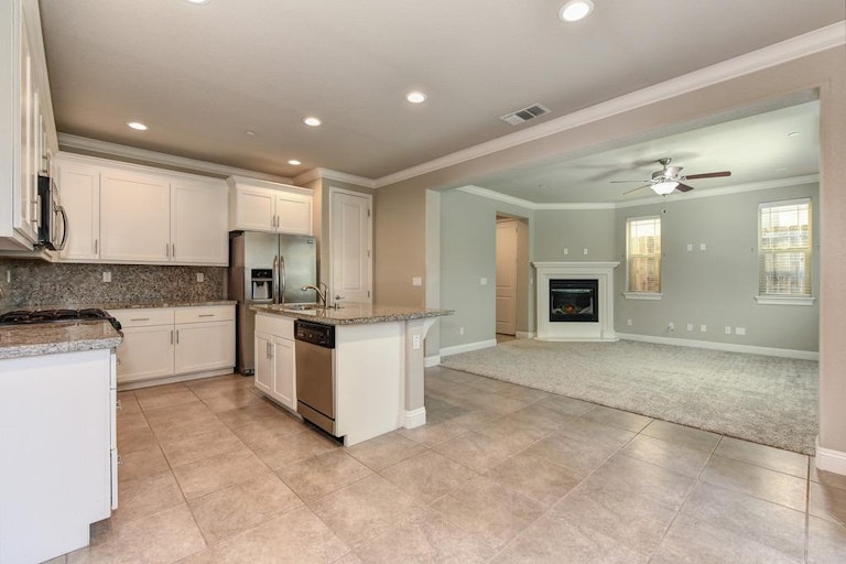 Photo 10 of 34 - 668 Addison Ln, Folsom, CA 95630