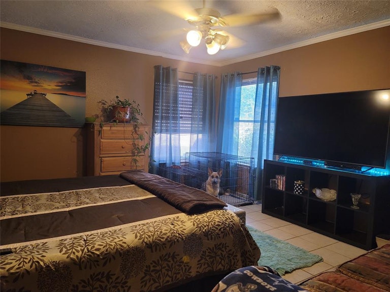 Photo 26 of 38 - 6450 Dellfern Dr, Houston, TX 77035