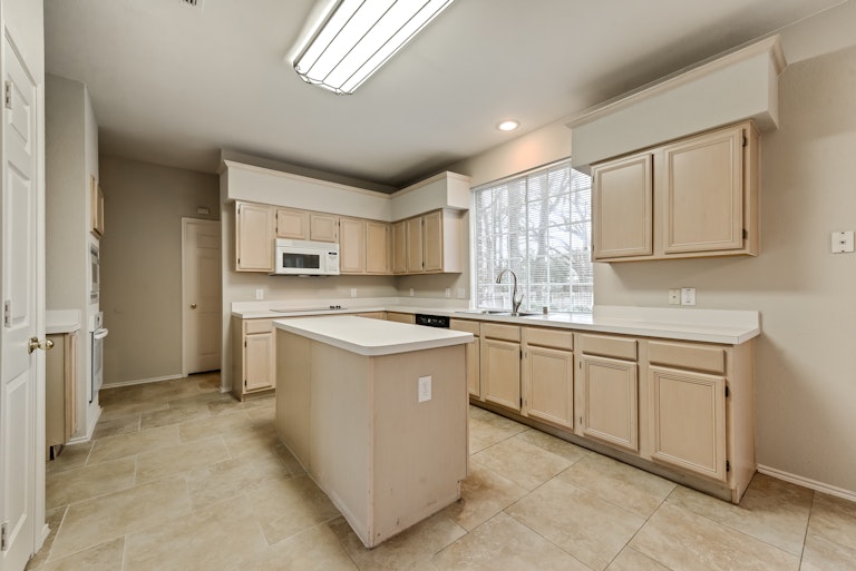 Photo 7 of 28 - 1921 Companion Way, Arlington, TX 76006