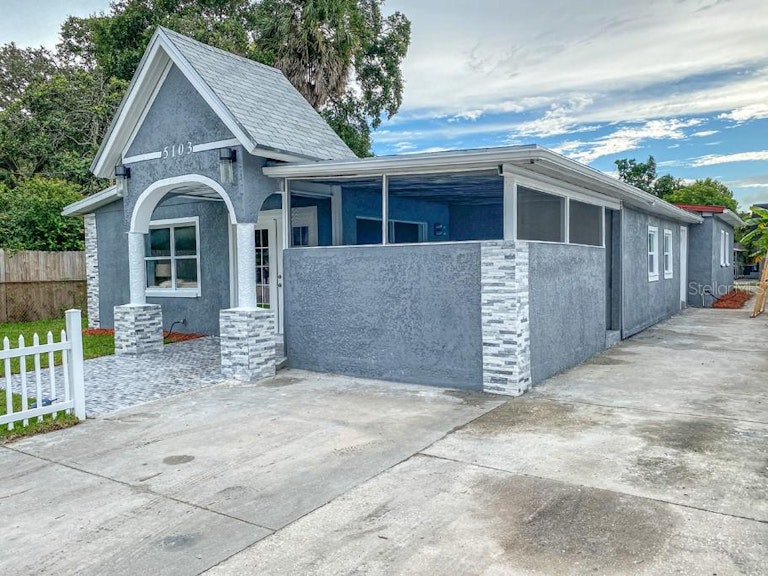 Photo 4 of 35 - 5103 N 30th St, Tampa, FL 33610