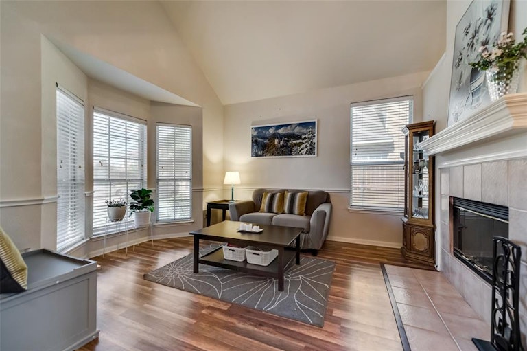 Photo 6 of 40 - 8801 Clearlake Dr, Rowlett, TX 75088